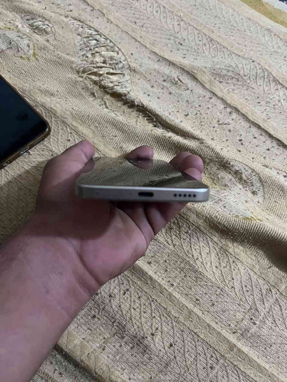 سلام عليكم جهاز نضيف حيل مستعمل شهر
ونص اسم جهاز (هونر x9d)

نضافته 95 
البطاريه 8400
ذاكره 256
سعر جهاز 450بيه مجال بسيط 
عنواني بغداد شعله 
رقم الهاتف ***********
