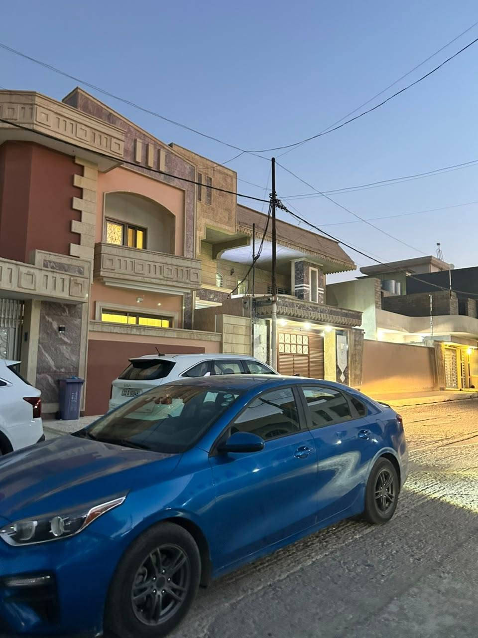 السلام عليكم 
فورتي 2021 وارد كندي
مواصفاتLxs
 عدادالمسافة83كيلو 
الضرر ثلاث قطع صبغ وبارد خفيف 
السعر 125$ وبيها مجال قليل 
***********
