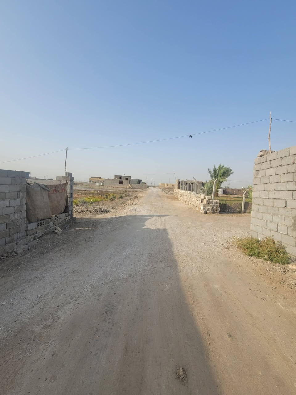 سلام عليكم اخوان بيت للبيع المساحه 200متر  الموقع المحاويل على طريق السده قرب الشارع العام  مسافه قليله عن الشارع العام  قرار 117 السعر 14 وبيه مجال البيت يرادله شي قليل ويكمل*********** @إشارة
