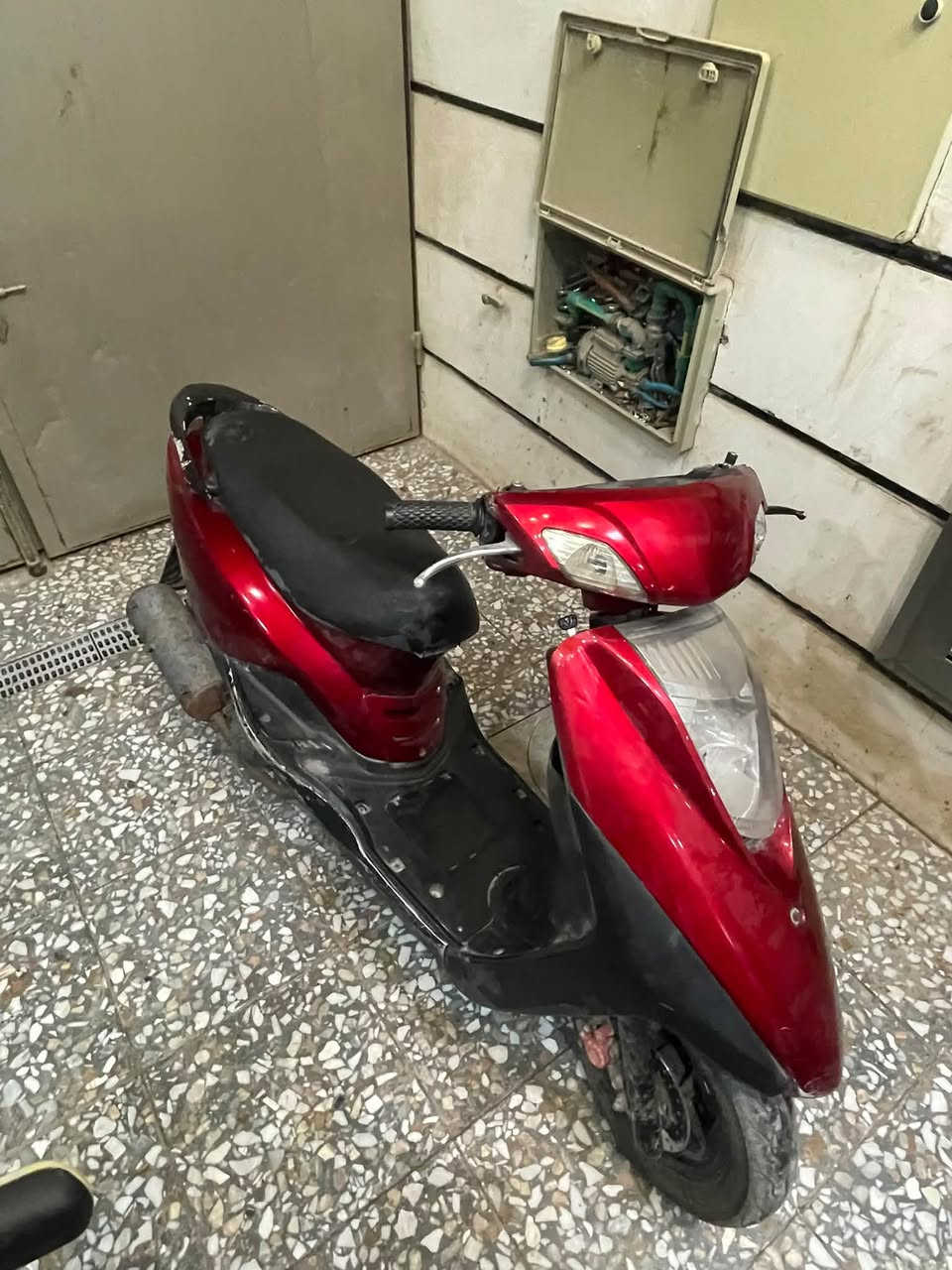 السلام عليكم دراجة بريز 🛵 للبيع سعرها 500 مكاني الرواد جسر الدوار قرب محطة سما الكاظمية 📍رقم *********** ☎️ واتساب موجود
