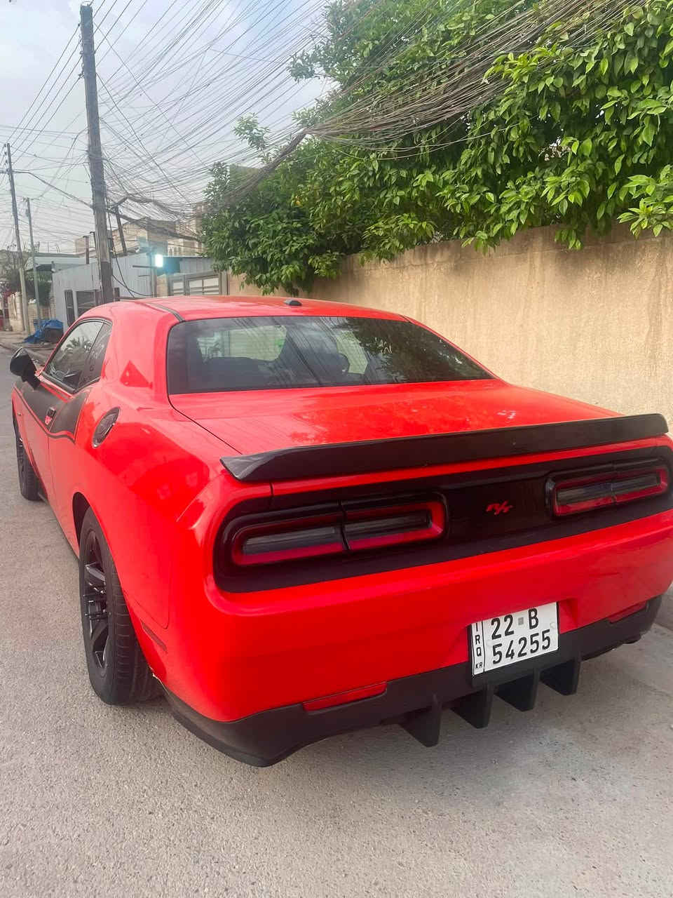 بسم الله يا الله
للبيع جالنجر RT موديل 2017

* المحرك: HEMI 5.7 V8
* ناقل الحركة: أوتوماتيك 8 سرعات
* الدفع: خلفي (RWD)
* اللون: برتقالي
* الممشى: 55 ألف كم

حالة السيارة:
* عقل الوكالة مقفول وغير مبرمج أو مملعوب بيه.
* المراوح كلها بلديات وممبرمجة
* الفصلة للـ 4.
* المحرك والكير مكفول والسيارة استخدام شخصي لا استعراض ولا ساحة
حجر شادلها مال سكات ٢١ 
بقية الكزوز بلادي
شاشة جبيرة و كامرة
كشنات تدفئة وتبريد بس ما اعرف شنو مشكلة ميشتغلن
جاهزة للفحص بأي مكان يختاره المشتري.

حادثها موضح بالصور جاملغات امامي ثنينهن وباب سائق وبنيد مصبوغ وشوية يم قبغ البانزين 
 اعتبرها حزام 
راديترات جديدة مبدلهن البقية على وضع وكالة حتى ويالة مبدلهن اكبر علمود احافظ على سيارة والصدر
يرادلها شوية ترتيب مازدات ودعامية فقط

💰 السعر: (145$) وبيها مجال 
📞 للتواصل: (*********** مكاني الغزالية او منصور
