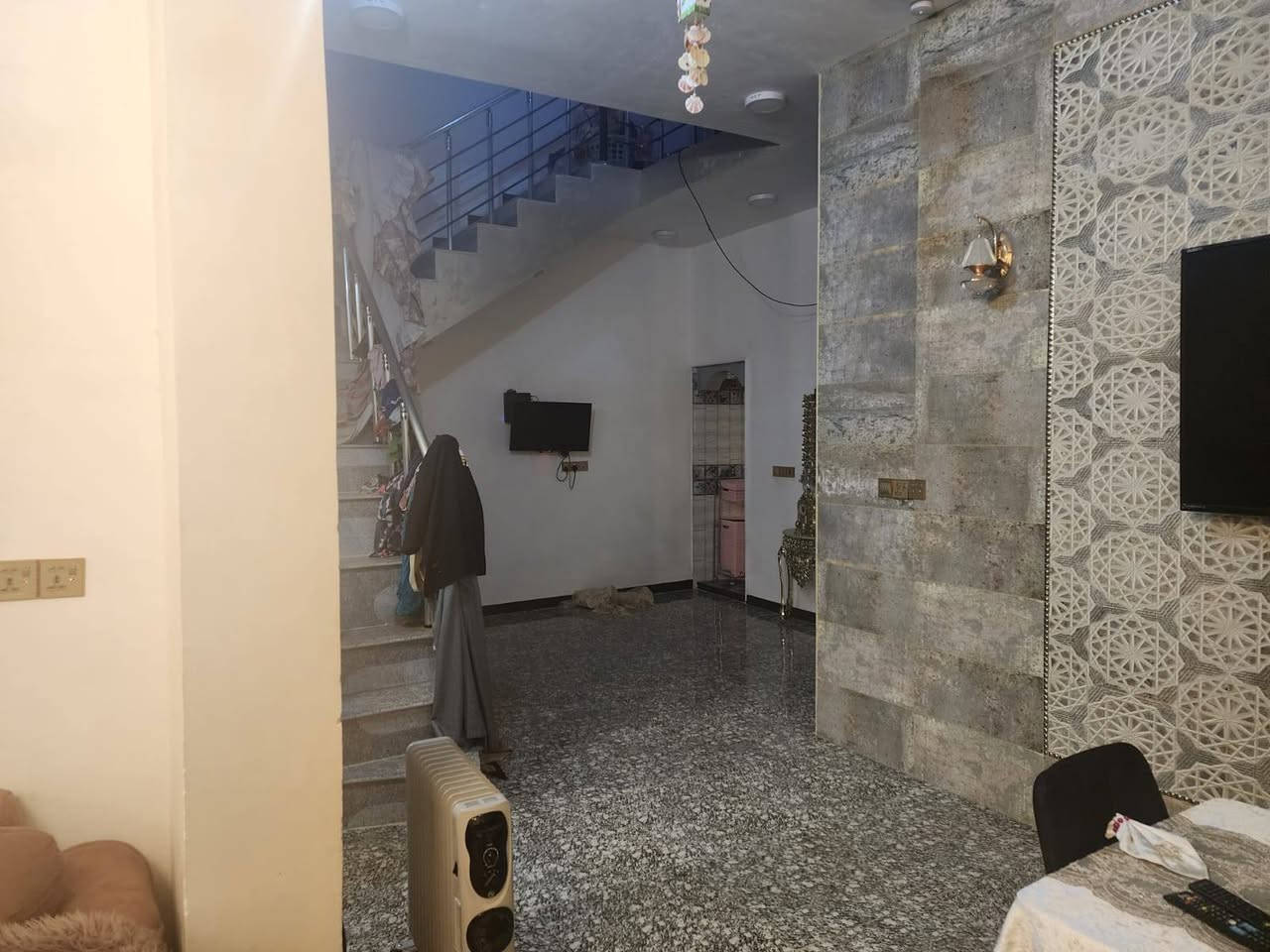 🏠 للبيع بيت جديد جديد حيل – فرصة مميزة
📜 طابو زراعي – سند 25
📐 المساحة: 180 م²
🏡 البيت جديد جديد حيل ويحتوي على: 🛏️ غرفة
🍳 مطبخ
🛋️ صالة كبيرة
🚿 صحيات
🌿 طارمة
💰 السعر: 110 مليون قابل للتفاوض
📞 للاستفسار: ***********
📲 الجادين فقط يتصلون
