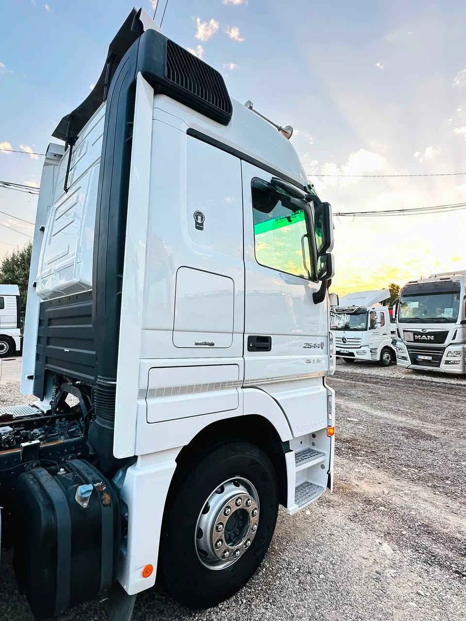 معرض بابل .سليمانية
موديل (2007)🇩🇪
حجم (2544)💪
سحال(مزووج)🛞
ماشية(700km)🚛
سنه وية (جديدة)✅
تخوم تايرة (جديدة)✅
أتوماتيك(12نمره)🪬
مواصفات (فول)📦
مكفول كفالة عامة
   السعر(👍)
***********
*********** 
واتساب☎️📞
مكان سليمانية📍

￼
