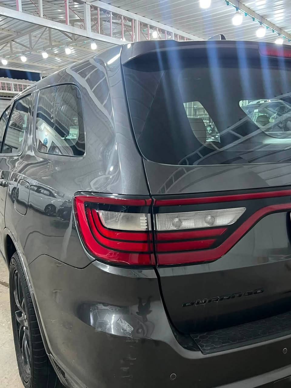 � دودج دورانجو SXT Plus – فول 2018🔥
🇮🇶 رقم بغداد – باسمي
🔄 تحويل ثاني يوم، وتطلع باسمك مباشرة إذا إجا رزقها.

✨ المواصفات:
• SXT Plus فول مواصفات
• رادارات أمامية وخلفية
• نظام توقف ذاتي
• كشن كهرباء
• جنطة كهرباء
• فتحة جنطة كهرباء
• شاشة وسطية كبيرة
• تدعم Apple CarPlay & Android Auto
• تبريد كشن
• 3 صفوف مقاعد
• تحكم بالمقود
• مثبت سرعة
• كاميرا خلفية
• حساسات أمامية وخلفية
• تشغيل بصمة
• دخول وتشغيل بدون مفتاح
• تحكم كهربائي بالمقاعد
• تحكم بالمناخ
• تبريد كير كامل وكالة وجديد
• تخم تاير حديد حدادية
• ماشية 160 ألف كم

🛠️ الحالة:
داخلة العراق كلين، تم تبديل الدعامية فقط – قطعة واحدة، وباقي السيارة نظيفة.

🛡️ كفالة عامة: من صبغ 

📍 المكان: النجف الأشرف
📞 ***********
سعرها 223$
