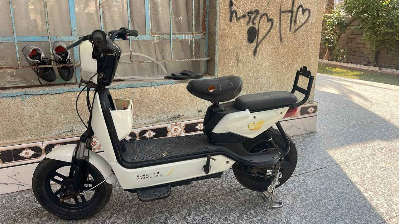 سلام عليكم دراجه شحن للبيع غوزه بس بطاريات كله تشتغل بس عوزه بطاريات مكاني ناصريه مركز السعر 200وبيه مجال المراسله واتساب ***********

