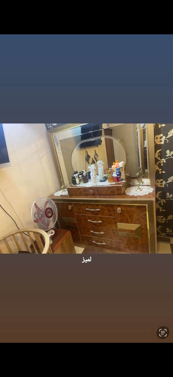 غرفة نوم تركية للبيع للتواصل ***********

نص مكتوب في الصور:
- لميز
- هاي زاويه
- كهبيض