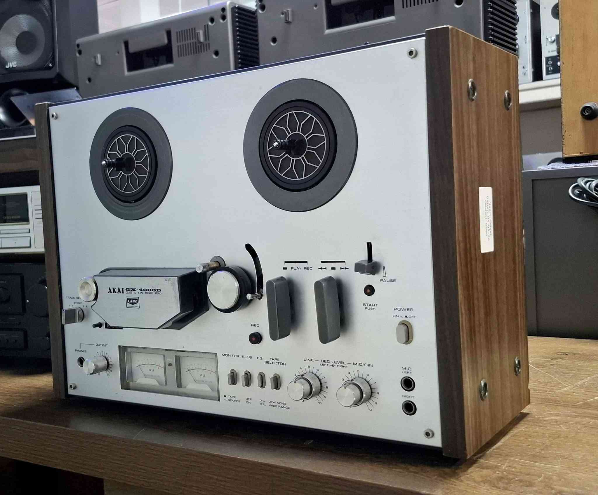 AKAI 4000D GX
تیب بكرة اكای 4000 دی جی اکس
انج 7
سرعة  2
تراك 4 
نظیف و شغال 
مركز اربیل للصوتیات  عنوان اربیل سوق منارة
واتس اب / ***********
