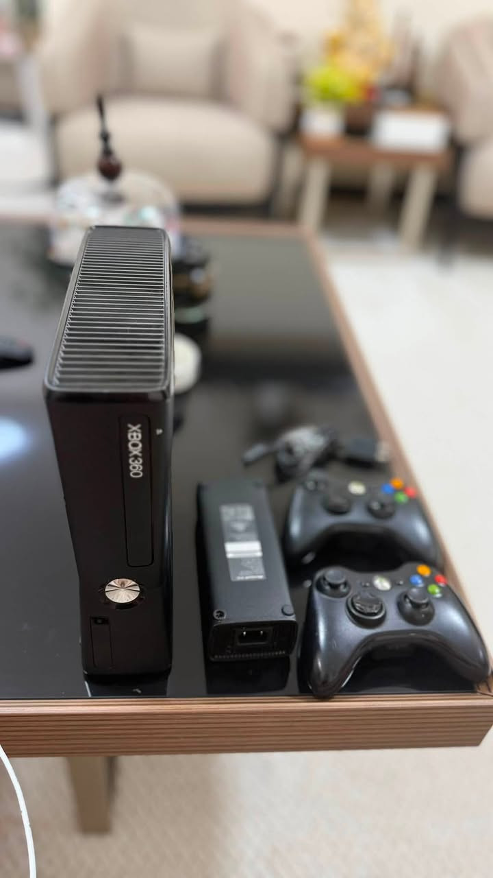 Xbox 360
ما مفتوح شرط الشغل وياه يدتين باتري مو واير قرص وكلشي شغال بي محولة وشاحنه يدات وبي طن العاب مليون لعبة منزل بي ب ١٥٠ الف قفل ١٤٩ ما ابيع 

***********
