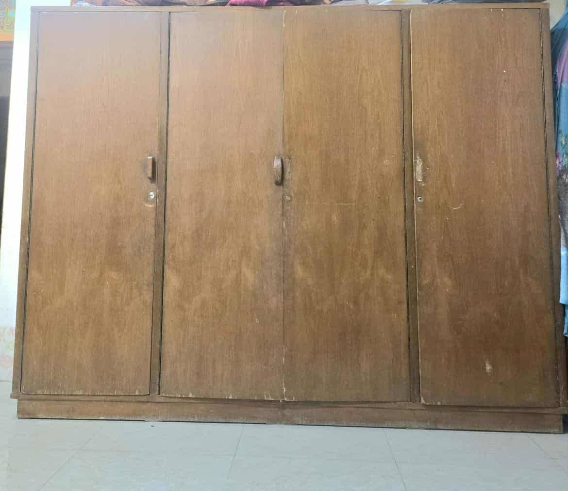 اثاث بيت للبيع 
غرفه نوم نجاره عراقي وكناتير وكاونتر ١٥ متر 
المكان ..بابل .الهاشميه 
الشراي يتصل
 ***********
