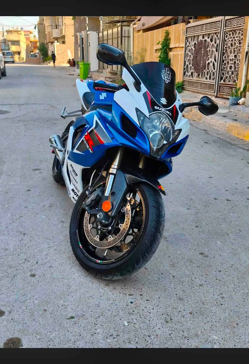 سلام عليكم جكسر 750 موديل 2007 مكمركه الدراجه عليه ادامه جديده ودهن جديد تاير جديد عبوه فيت بم جديد شغل واطلع سعره 38$ وبيه مجال بسيط مكان بغداد *********** متواجد واتساب وخط
