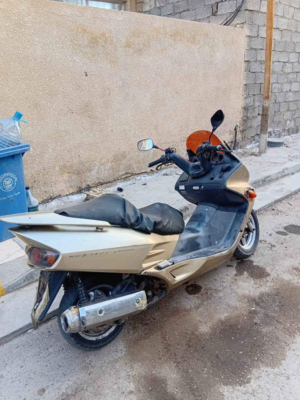 للبيع هوندا فورزا 250 ياباني اصلي 0.6سويج

هوندا فورزا 250cc اوتوماتيك، دراجة قوية ورزنة مال طريق 
مكينة وگير وتبريد ماء شغالات 100%، تشتغل وتمشي خير من الله

بيها كسر بالفيبر جهة اليسرى فقط بسبب وگعة، الشاصي نظيف ومابيها شي
موضح كلشي بالصور، الدهن الي بالگاع مو منها، قديم بالشارع

 الي يرتب فيبرها ترجع جديدة
اوراقها كاملة منفيس ومكاتبه نقط دكمه وتنفيس بريك خلفي باتري والكلجات جديده دراجه خير من الله نكره سلف مروحه راديتر تشتغل دكمه منفصله اني مرتببها كيج حماوه شغال كهربائيات شغاله 

السعر: [ 400] وبيها مجال بسيط
المكان: بغداد
التواصل: *********** فقط واتساب
