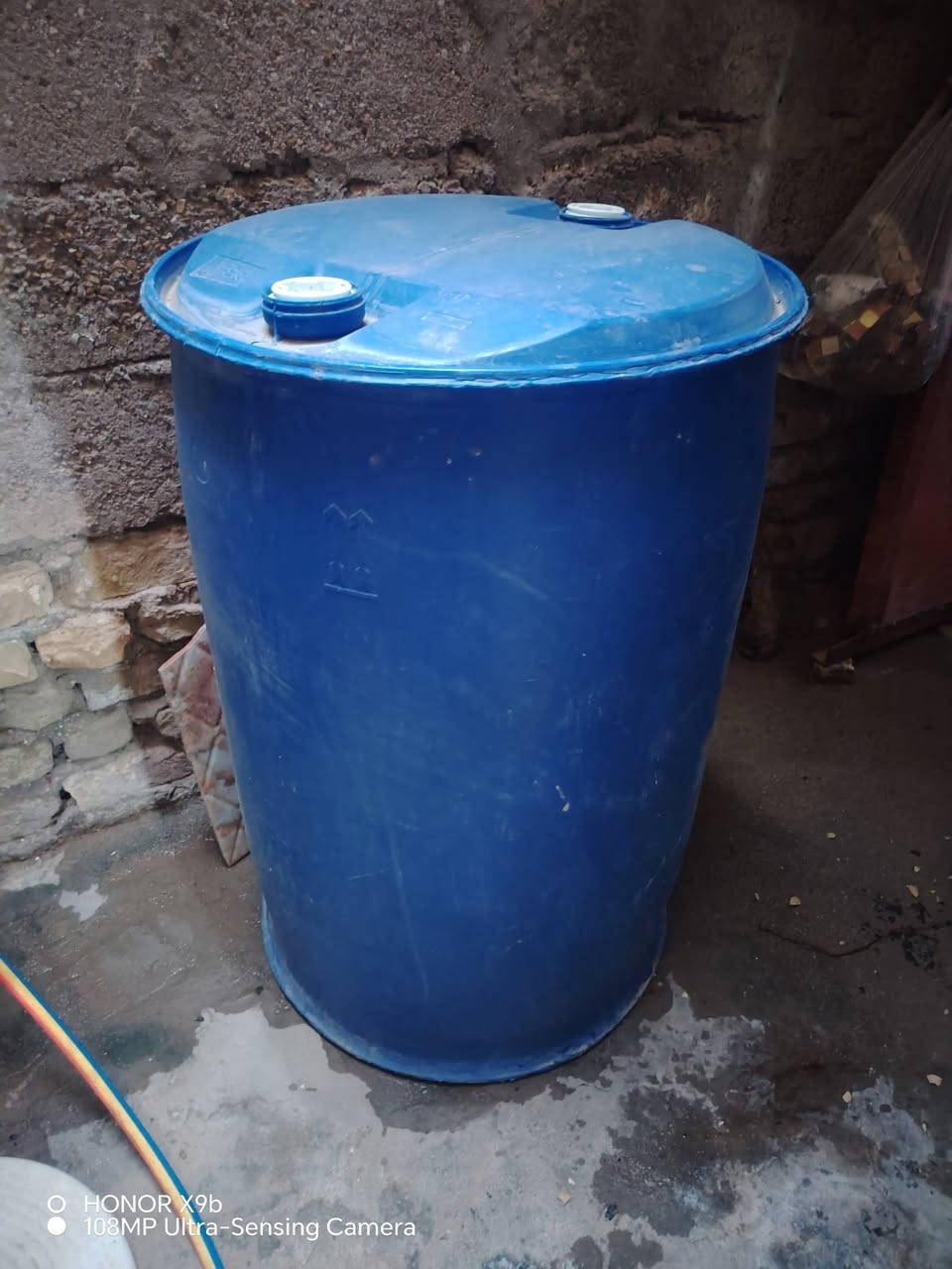 لبيع برميل نظيف  حالين بيه ماي موبرده شغاله سرحتين ***********
