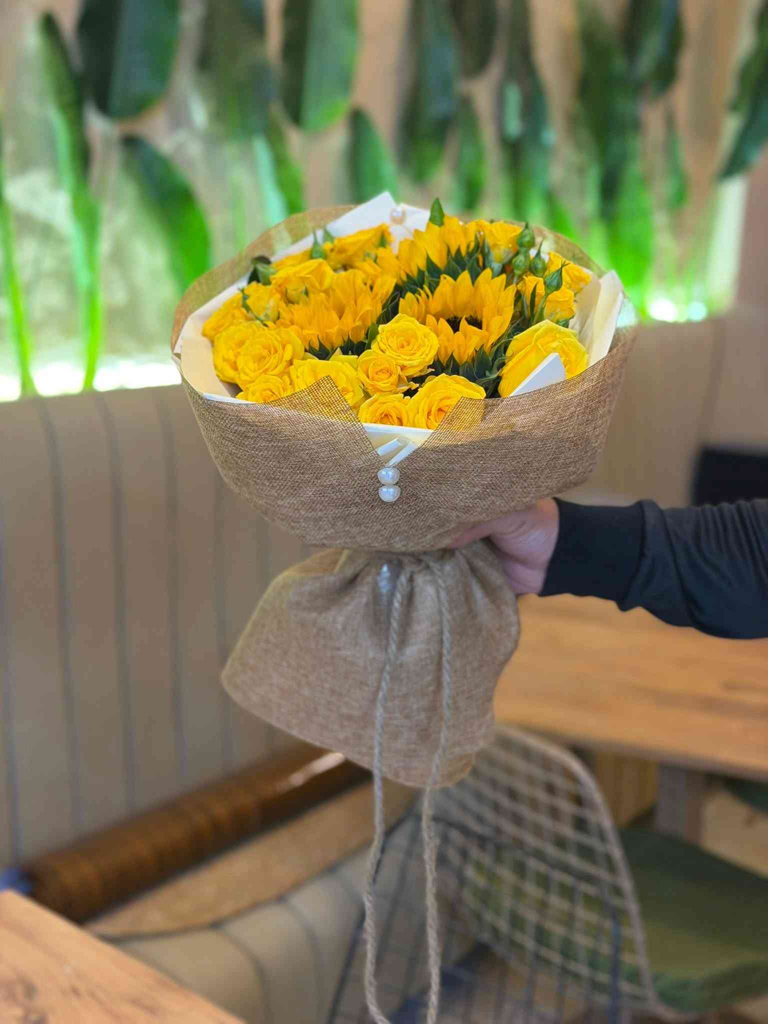 من بقلاوة ذوقهه حلو تختار هيج بوكيه لـ بقلاوتهه 🌼🌻

السعر : اكتب تعليق يجيك للخاص 🏷️💵

هاي پنك للورود الطبيعيه و الهدايا 
Hi Pink Flowers 🥇♥️ 

يرجى حجز مسبق لضمان جوده اكبر في التنسيق 🙏⚜️🥇
  

طريقه الدفع ( كاش ، ماستر كارد ، رصيد ) 
توصيل الي جميع المناطق في خانقين 
و خارج خانقين الى ( جلولاء ، سعديه ، كلار ، سليمانيه ، بغداد و اربيل ) ♥️

الموقع : خانقين شارع الكورنيش قرب مجمع الشكرجي - و مجمع الصالحي و مطعم اوكسجين ( eat & go ) 🌟
رقم التواصل *********** 

#خانقين #خانقين_بومه_نزرد♥️
