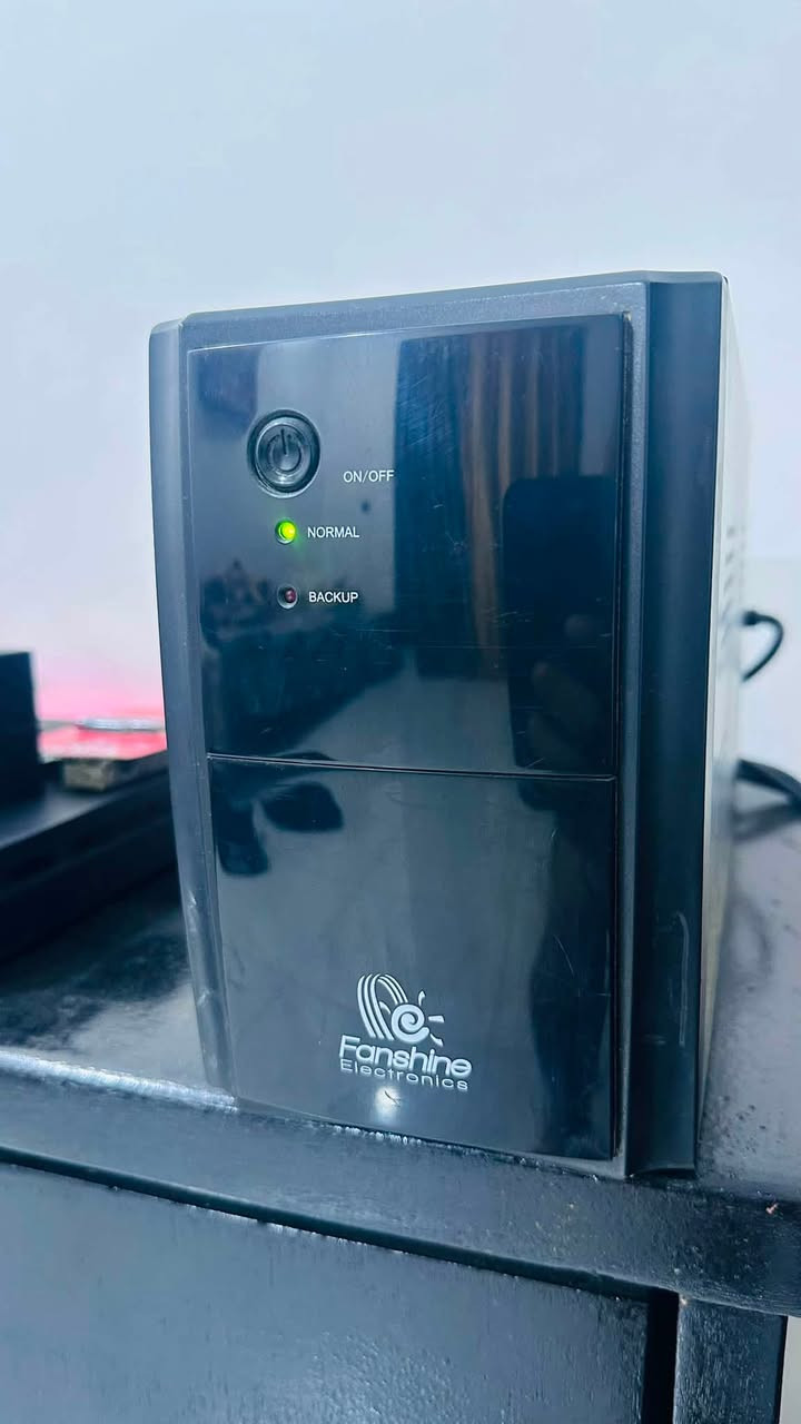 للبيع: تجميعة ديل (Dell OptiPlex 9010) كاملة وسريعة جداً – مال شغل ودراسة وألعاب!
اللي يدور جهاز أصلي، متين، وشغال طيارة، هاي الحاسبة لكطه ورخيصه ومحدثة بمواصفات ممتازة، كاملة مكملة ما تحتاج تشتري وياها أي قطعة ثانية
اذا تريد تلعب العاب قويه ضيف عليها كارت شاشه rx580 
وتونس اللعبه الي بالك نزلها وانت مرتاح 
المواصفات والقطع:
 المعالج: Intel Core i5-3470 بتردد يصل لـ 3.20GHz (أداء قوي ومستقر).
 الرام: 16 جيجابايت DDR3 (سعة كبيرة تفتح عدة برامج وألعاب بدون أي تقطيع). تكدر تضيف علي ياخذ بعد رامات 2 

 التخزين (الهارد): SSD سريع جداً نوع Lexar بحجم 512GB (إقلاع الويندوز بثواني وفتح البرامج فوراً) هم تكدر تظيف هارد ثاني 
 
الجهاز: كيس ديل أصلي الحجم الكبير  (Dell OptiPlex 9010) – يتحمل وكفاءة عالية.
 النظام: ويندوز 10 برو (Windows 10 Pro) أصلية ومفعلة بسيريال نمبر رسمي ملصق على الكيس نفسه.
 الشاشة: شاشة ديل (Dell) أصلية، وضوح ممتاز ومريحة للعين.
 الملحقات: كيبورد ميكانك  مرتب، ماوس 
ويوبي اس اصلي من شركه Fanshine Electronics.
اني مجرب عليها العاب اون لاين واوف لاين 
تتصل بيه اشوفك السرعه والاداء 
كل هذه ب (((350))))الف فقط (((قفل ))))
ماعدي  توصيل  تجي تشوف بعينك وتفحص وتاخذها 
مكاني بابل حله  
للتواصل على  واتساب ***********
