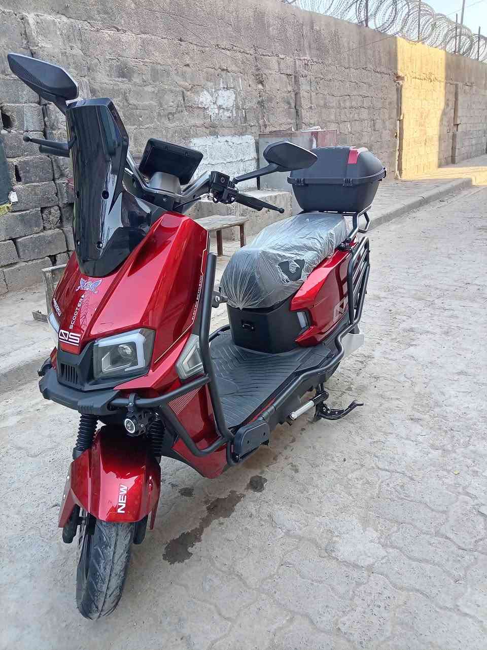 دراجة صاعقة2026بطاريات6 ماشية 1850 مسطرة دراجة بيهة نظام بك R والبارك P ونظام بريكات هيدروليك اربع نمر لايتات LED ملف  3000شاحنتهة البلادية  دراجة نضيفة بشكل نقصهة بس يدة ابريك الامامية مكسور بيهة سبرنك سعر 1350وبيهة مجال بسيط للتواصل ***********مكان بغداد شعلة

