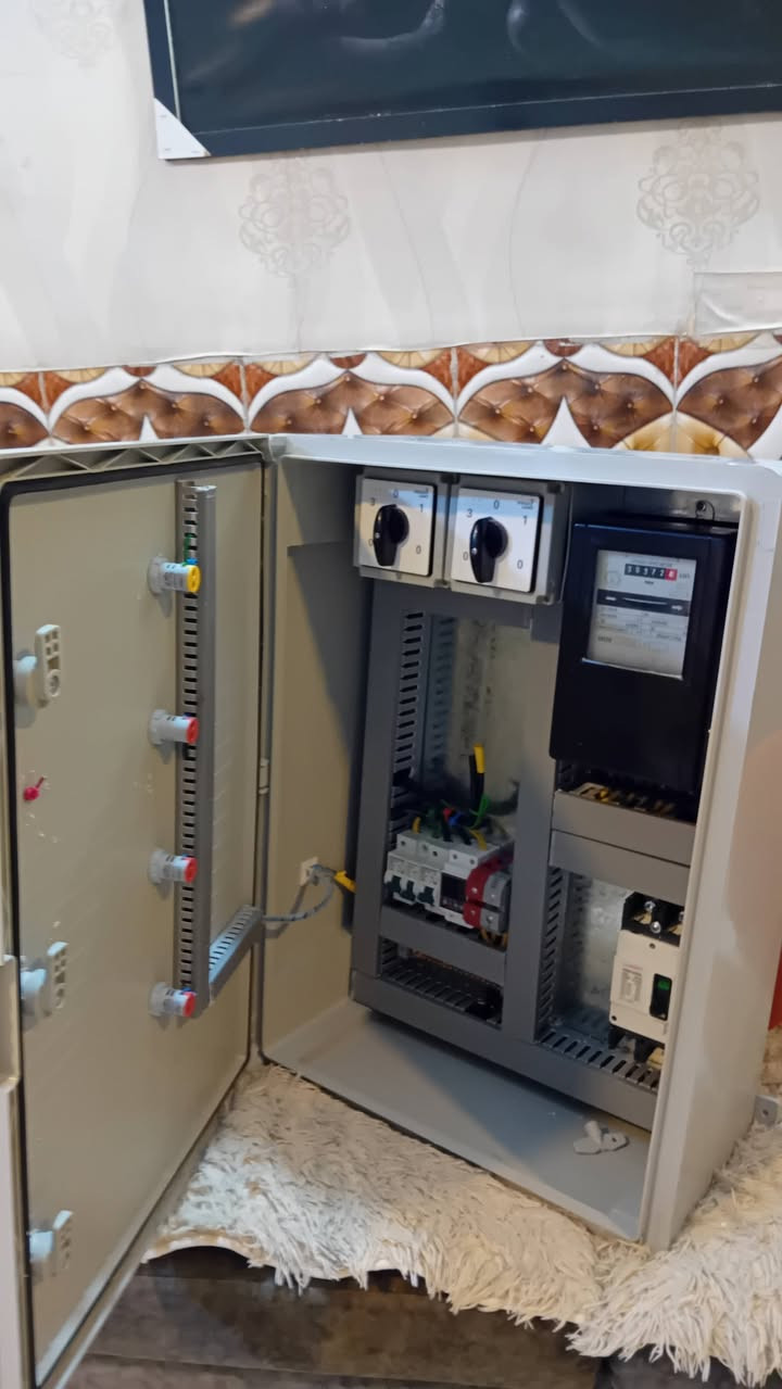 سلام عليكم كهربائي متواجد في منطقة الدورة صيانة عمل بوردات تاسيس منازل اتصل على رقمي واتس اب ورصيد 
***********
