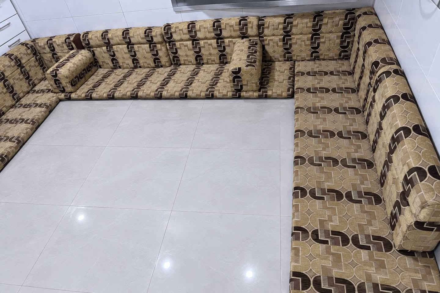 جلسة سعودية • ١٤م • ٧ دواشك