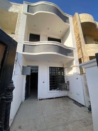 دار للبيع مرتب مساحه 75متر طابو ملك صرف سكني   طابق ونص يحتوي  على 3غر...