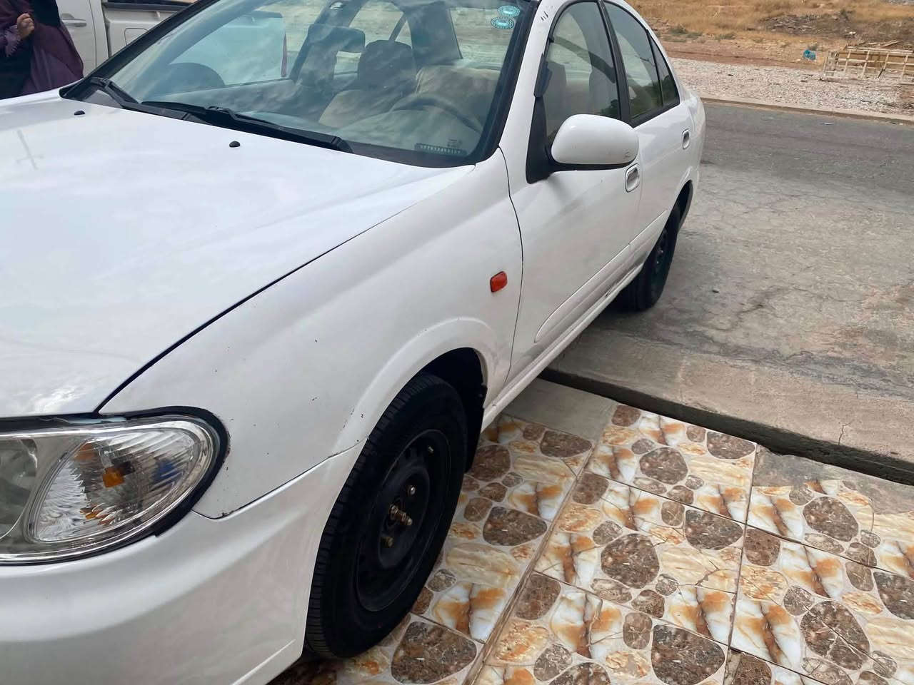 Nissan Sunny 2009 .
***********
نیسان سەنی مۆدیل ٢٠٠٩ یابانی .

٤ پارچەی بۆیاغە . بۆنیت و سێ پارچەی پشتی .
جەمپی پشت و پێشی هەیە .
٢ چامڵغی پێشەوەی تەعدیل ساردیان تێدایە .
ڕەسمی فەحسەکەیم دانایە هەموو شتی تێدا دیارە .

گێڕ و مەکینە و تەبرید بەشەرت بەناوی خۆمە سەیارەکە .

سعری ٧٣$ وەرەقە و کەمەک مەجال
*********** أربيل, العراق
