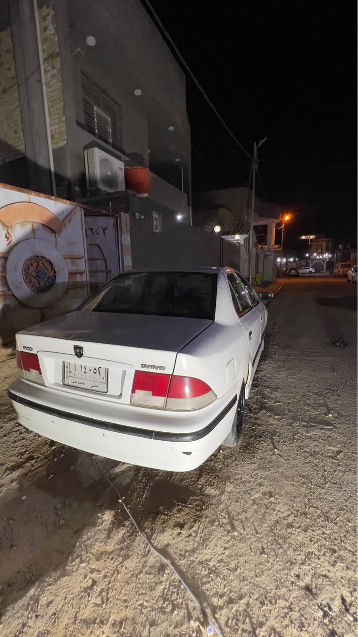 سمند موديل ٢٠١١
مكينة مجفته جديد على السحك بعدها
كير يخبل
حداديه ٨٠٪؜
تبريد شغال 
كهربائيات كلها شغاله 
سيارة خير من الله 
سعرها ٣٧ وبي محال بسيط كلش للشراي 
*********** النجف, العراق
