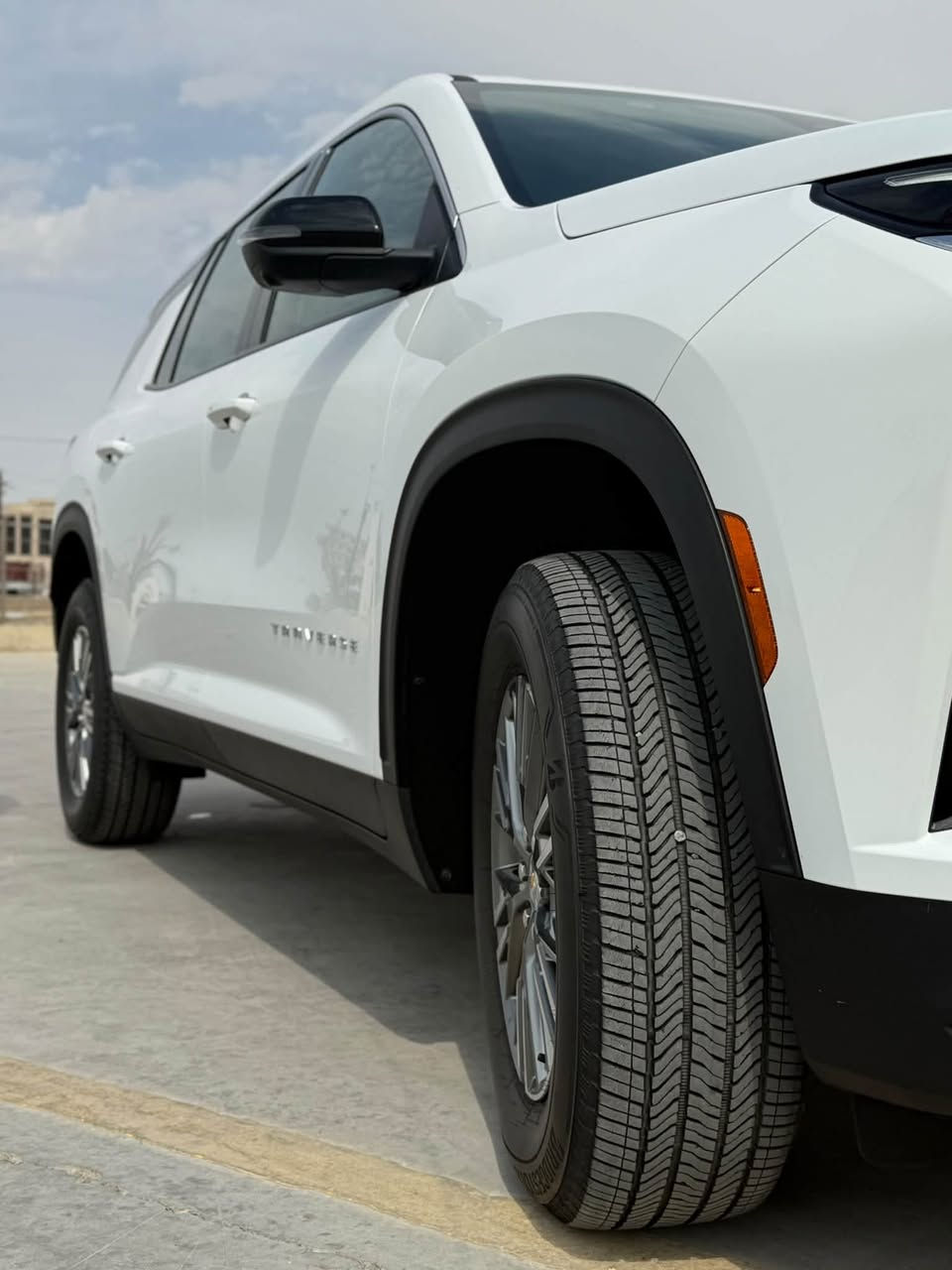 السلام عليكم
شوفرليت ترافيرس موديل 2024 الجديدة كليا 

بيع او مراوس حسب القناعة.   

      CHEVROLET TRAVERSE LS.                                                          

ماشية 19 KM وقابل للزياده 

السياره بسمي  (حرررره )

حادثها جدا بسيط 

السيارة مواصفات خاص ✅

 4 كاميرات (360) 

رادارات 360امامي خلفي جانبي 

تدفئة كشنات 

تدفئة ستيرن صندوق كهرباء 

 تشغيل عن بعد نقاط عمياء 

حساسات 

تحديد مسار اوتو ستوب 

توقف ذاتي عند الاقتراب من 

السيارات من الامام والخلف والجوانب 

نظام ترحيب عند الاقتراب 

قفل تلقائي اشاير بالمري 

هيتر بالمري سايد بريك بصمة 

3 وضعيات قيادة مناخ منفصل 

فول تحكمات ستيرن 

اضاءة العالي اوتو 

منظومة زنون بلادي

شاشة كبيرة بيها هواي خصائص وتحكم كامل بالسيارة من خلالها وتكدر تنزللها تطبيقات من المتجر مالتها

٧ راكب - ٣ قطع تبريد

 وبقية مواصفات الفول

بمحرك 2500 تيربو جارج اقتصادي وسريع بوضعيات قياده

السعر راسلني خاص او اتصل وتدلل

عنوان السيارة واسط 

رقم هاتف

***********
