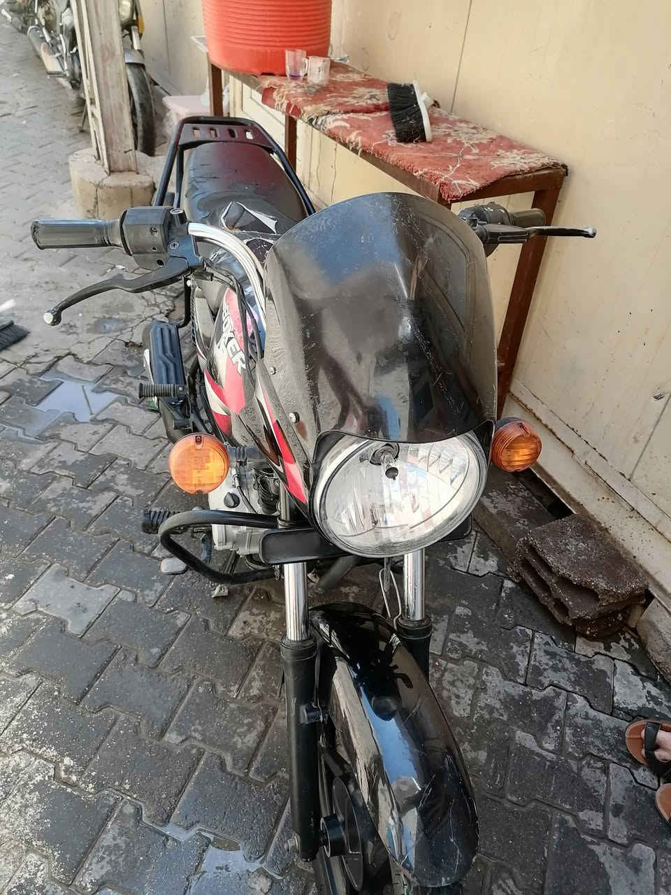 سلام عليكم دراجه بوكسر موديل 2023 كلك مكفوله الدراجه نضافه خير  من الله والله لو ما محتاج فلوس ما بيعهء كلش مستعجل علا البيع السعر ٧٠٠ وبيها مجال  رقم تصل ***********
