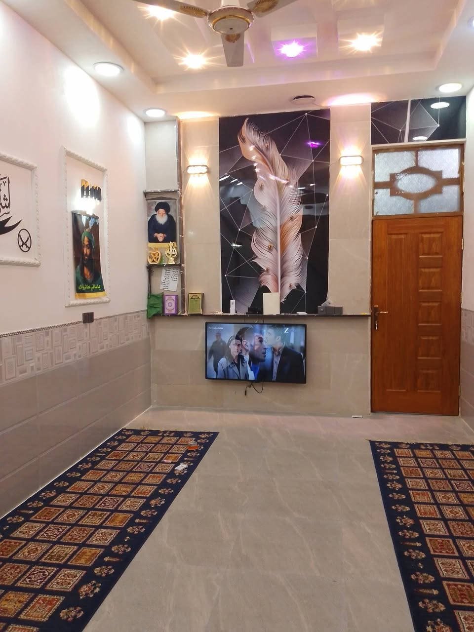 السلام عليكم بيت للبيع المكان الموقع العسكري المساحه 135متر ركن على شارعين الوجه على الساحه طابقين بالبدايه قريب على الشارع العام مطلوب للمصرف يباع مع الكفيل للاستفسار اكثر الاتصال على الرقم *********** او على الخاص
