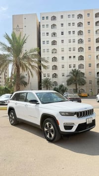 جيب جراند شيروكي • ٢٠٢٤ • واتساب