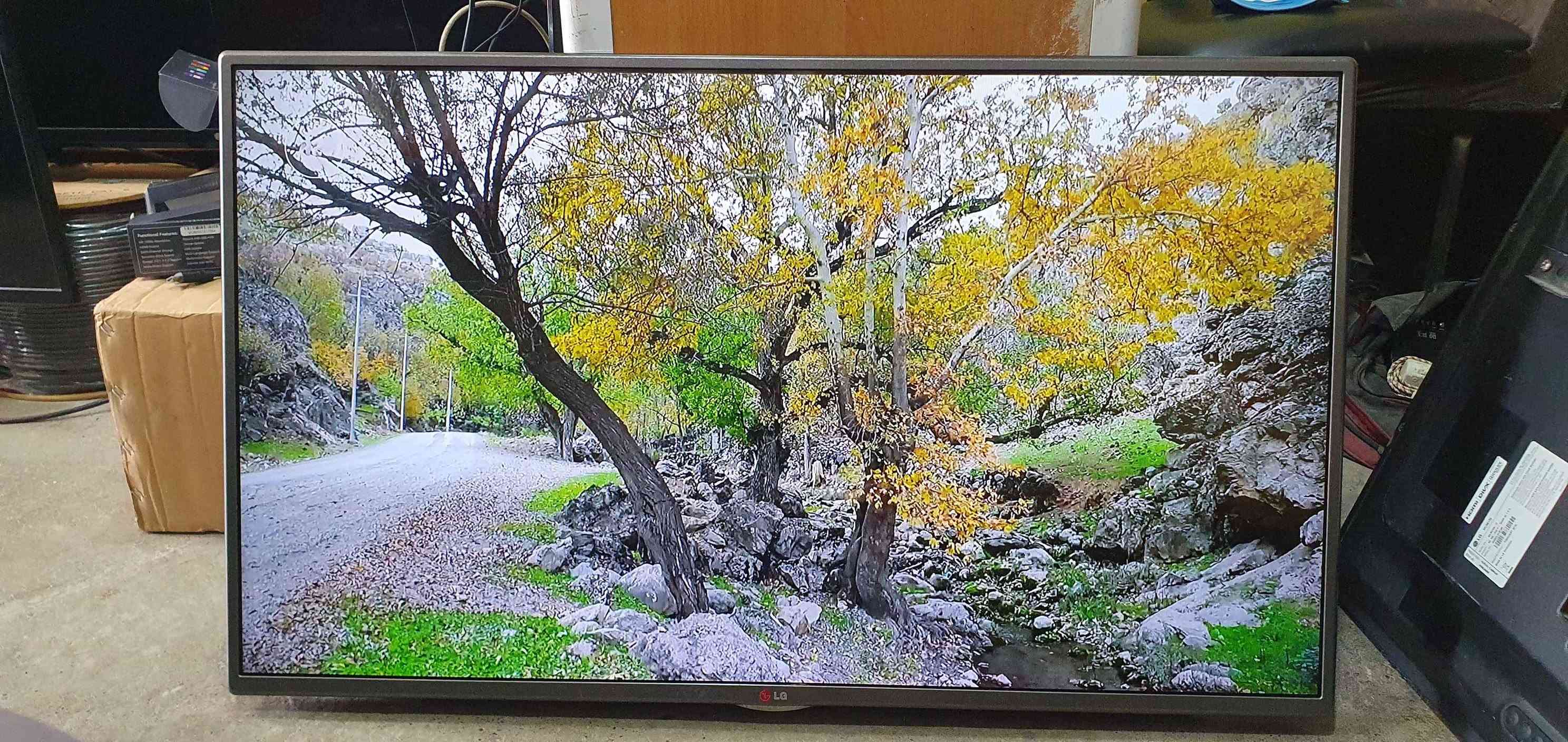 تەلەڤیزۆنی LG قەبارە 42 سمارت نیە مۆدێل LB_2015
نرخی 110000 خاوێنە لە هەولێرە لۆ داواکردن پەیوەندی
بکەن بە واتساپ و ڤایبەر *********** أربيل, العراق

نص مكتوب في الصور:
- OLAM
- NEW