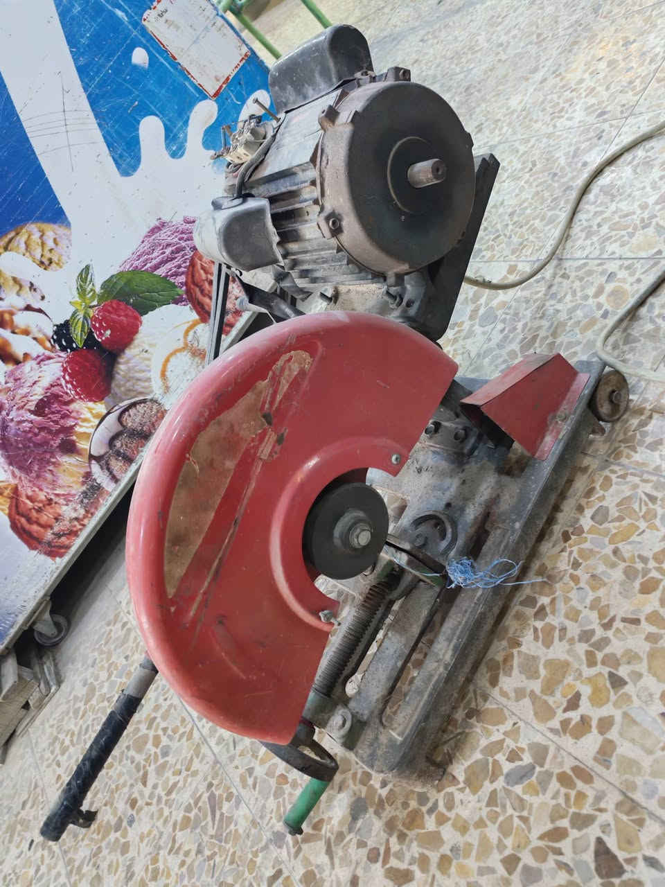 السلام عليكم عندي كتر دبل قايش حجم الكبير نوعيه قديمه استخدام منزل 🏠 عارضه 175 عندي عمايه كامله ملحقاته وياه 225 العنون النجف حي العسكري كبل استفسار خاص اوتساب ***********
