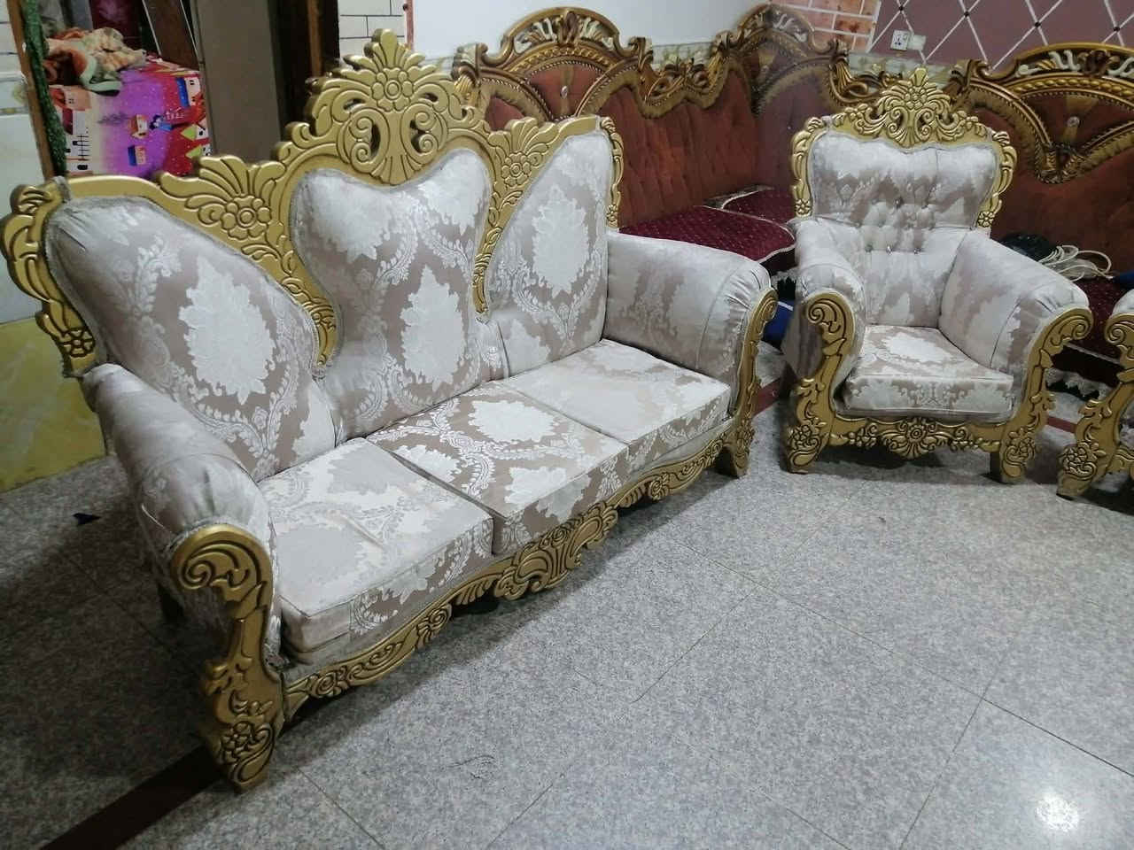 زان ملكي نضيف 10مقاعد عنوان كوت زهراء سعر 275ب مجال شراء
