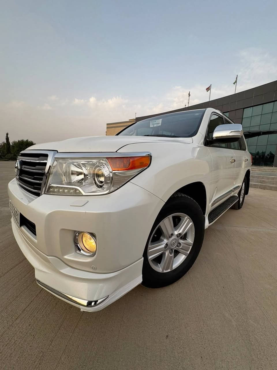 لاندكروزر GXR • ٢٠١٤ • ١٣٠٠٠٠ كم