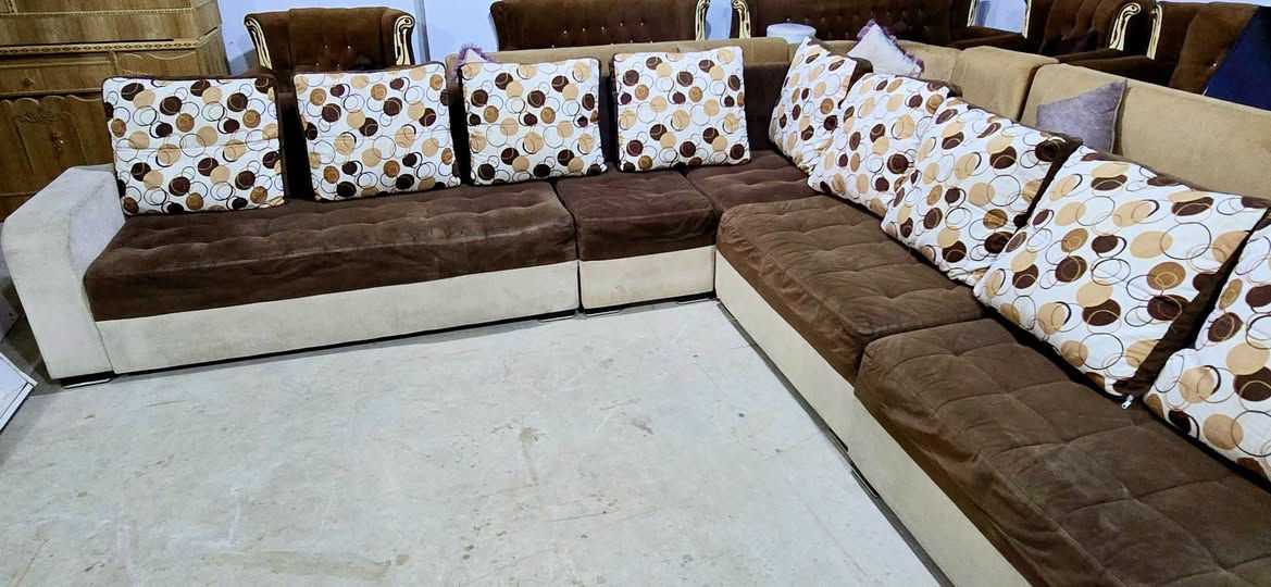 اثث بيتك بأنسب الاسعار سعار الشمال 🌹 
وصول وجبة من الدواوين والتخومه السعر داخل الصور 
صلاح الدين ناحية العلم قرية الربيضة خلف مدرسه سومر للبنين 
***********
يوجد خدمة توصيل داخل المحافظة فقط 🚛

نص مكتوب في الصور:
- 390 وبي مجال
- 225
- 190 وبي مجال