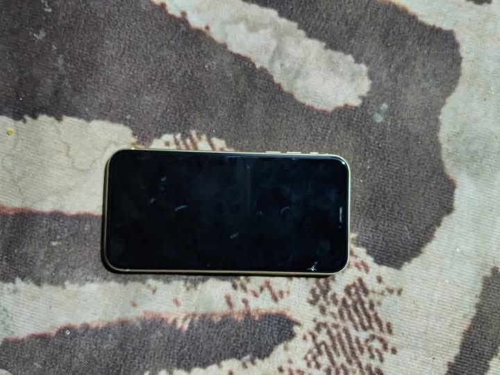 ‏سلام عليكم iPhone XR للبيع نظيف 80% ما مفتوح جهاز نظيف مكاني باب العوفي السعر 200 الشرا ***********
