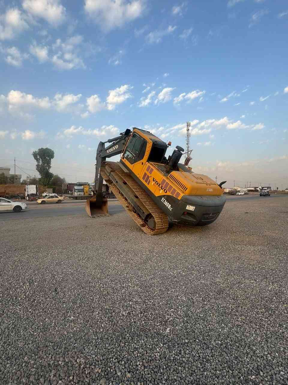 شاحنة • لا تفاصيل