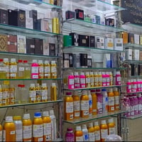 فاترينات ٢ • عارضات ٥ • محل عطور