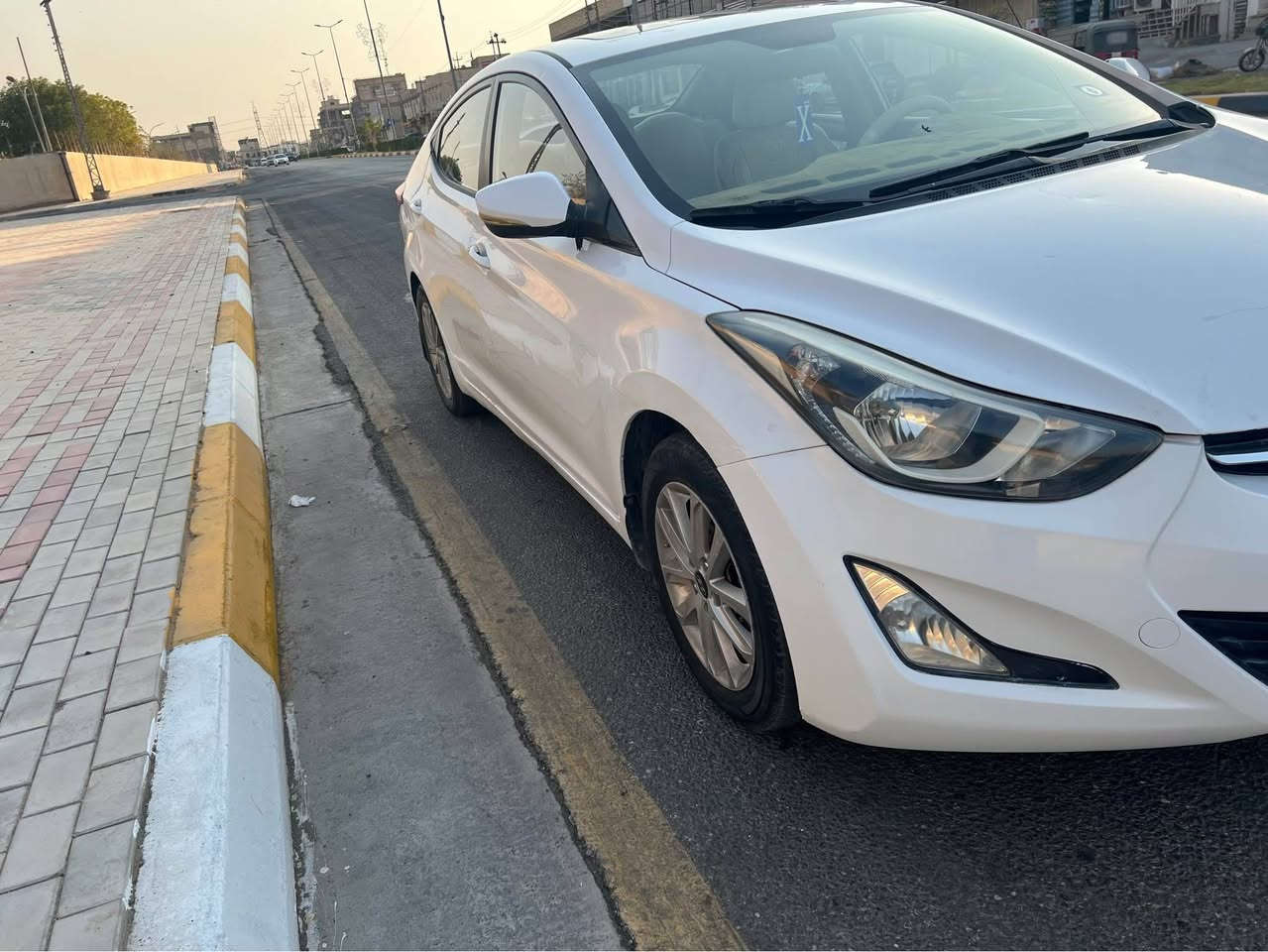 سلام عليكم 
النترا خليجى موديل 2015
رقم انكليزى
مواصفات فتحة تحكمات اشاير بلمرى
حساس امامي خلفي
محرك 1800 لاتنقيص ولاتبخير
كير علشرط
حداديه جديده
منظومة تبريد جديده
تخم تاير جديد
سنويه وهزة جديده بدون اي نقص مكاني كربلاء
بيع او مراوس حسب القناعه
*********** كربلاء, العراق
