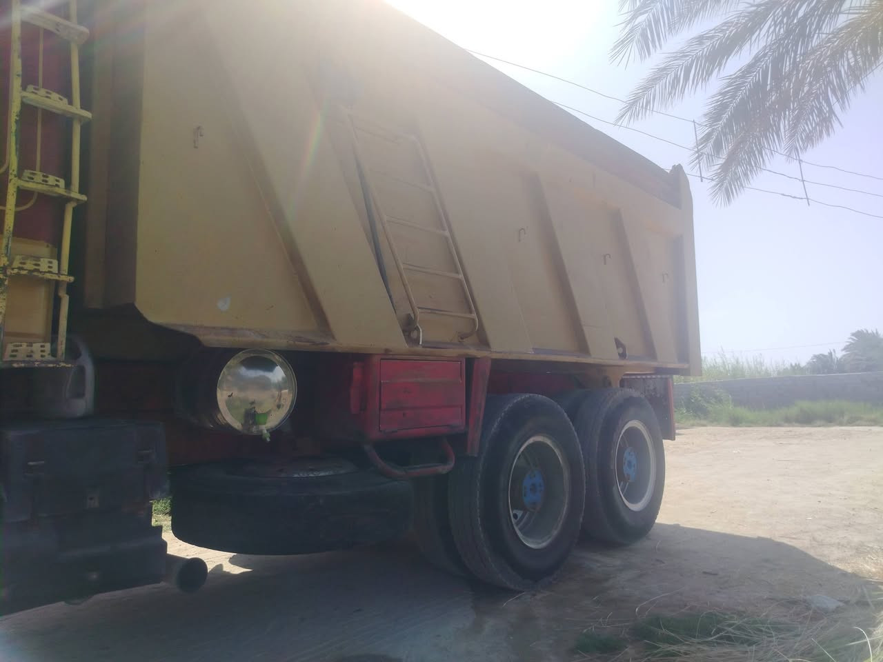 سلام عليكم سياره سكانيه ميه وثنعش ونص مكينه كارتون مجموعه 113 سياره طخم تاير  جاهزه الشقل ***********
