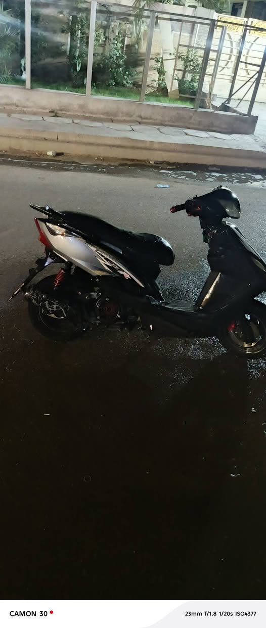 دراجه ثعلب للبيع سعرها 300وبيها مجال الدراجه ترا بيها صوت بل مكينه ف من تجيني ابيعلك كوم حديد بس الدراجه تشتغل ودك عندك أقل شي 100 بس ما اكفله الك غير انو اكفلها سرقه اي غير شي تعذرني مو توصل يمي وتكعد طلعي بيها صوت بيها كذا هاي الدراجه ومضحه بل صور وبيها مجال ***********

نص مكتوب في الصور:
- CAMON 30  23mm f/1.8 1/20s ISO5143
- CAMON 30  23mm f/1.8 1/20s ISO4377
- CAMON 30 23mm f/1.8 1/17s ISO5996
- CAMON 30 23mm f/1.8 1/20s ISO2625
- CAMON 30  23mm f/1.8 1/20s ISO5067