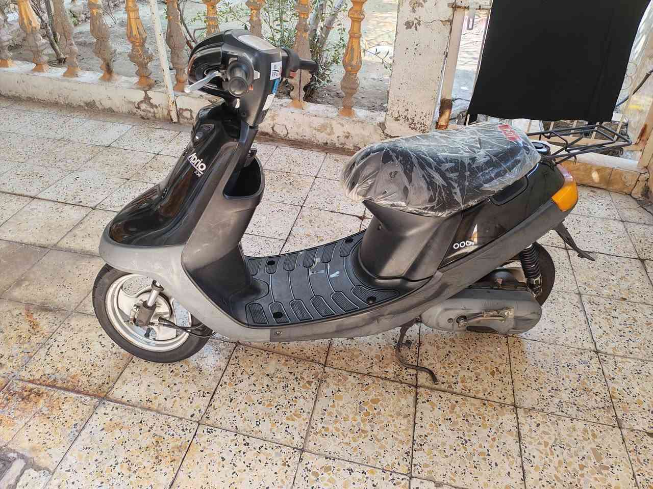 السلام عليكم دراجه بطه اوراق للبيع
صارلها فتره طالعه من الوكيل
دك جوه ٦٠ دراجه نضيف وما متعوبه
السعر 650 
الاستفسار ***********
