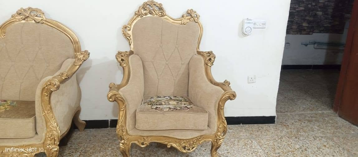سلام عليكم تخم مصري زان لون صبغ ذهبي
دوشمه جديه قبل شهر مدوشمه سفنج وقماش 
مكان بل محموديه واصلك للبيت 
سعر اتصل عل رقم
***********
