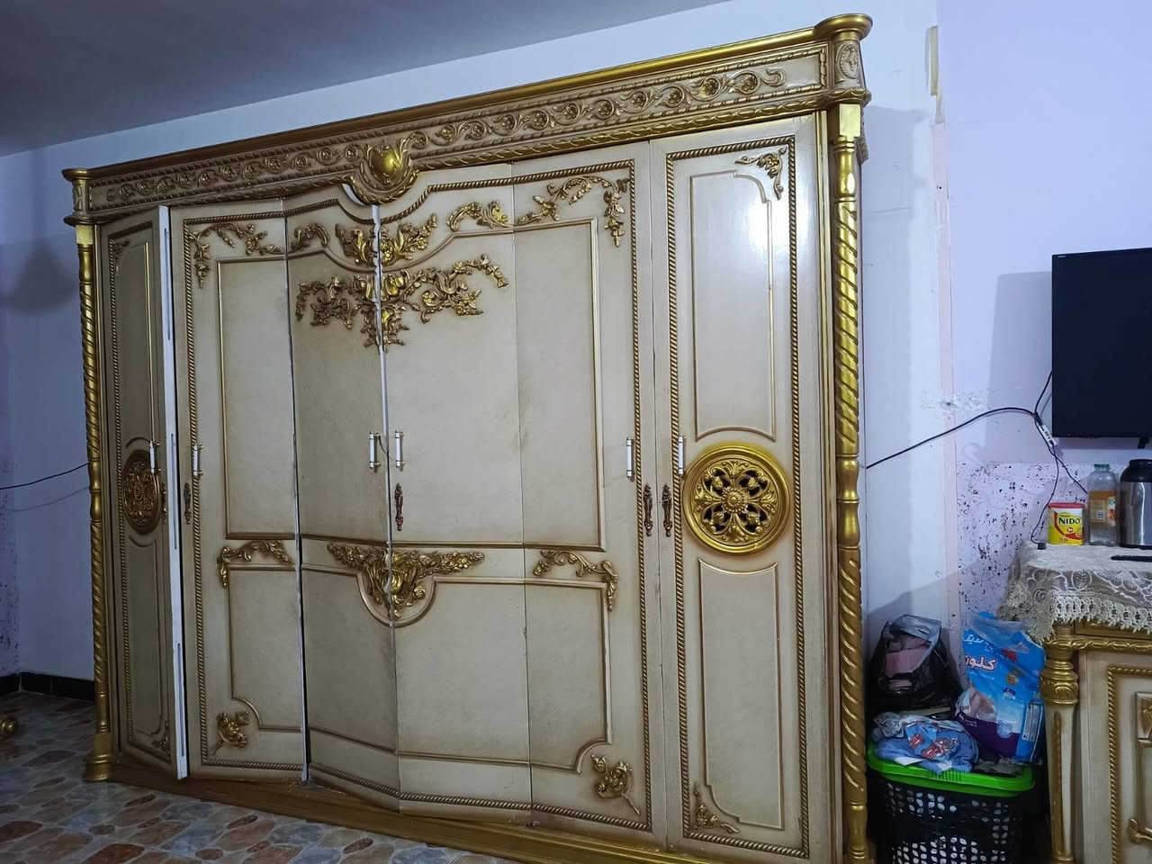السلام عليكم ورحمة الله وبركاته غرفه زان مصري للبيع مع الدوشك سعرها 400 الدوشك نضيف حيل وجديد الله شاهد الغرفه تحتاج نجار شاطر يضبطها بالشد الي يريد يراسلنا واتساب ع هذا الرقم ***********
