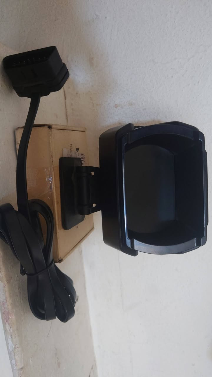 شاشة hud رياضي يعرض معلومات السيارة هواي بي مودات و ميزات 
يعرض حرارة المحرك وحرارة الزيت و كيلومتر و ضغط و حمولة المحرك و ضغط التيربو للسيارات التيربو و قياس صرفية البنزين و ميزة قياس التسارع و قياس المكابح 
و بي منبه اذا ترتفع الحرارة او تعبر السرعة المحددة ينبهك و هواي بي ميزات السعر 50 الف قفل مكاني بغداد الغزالية
