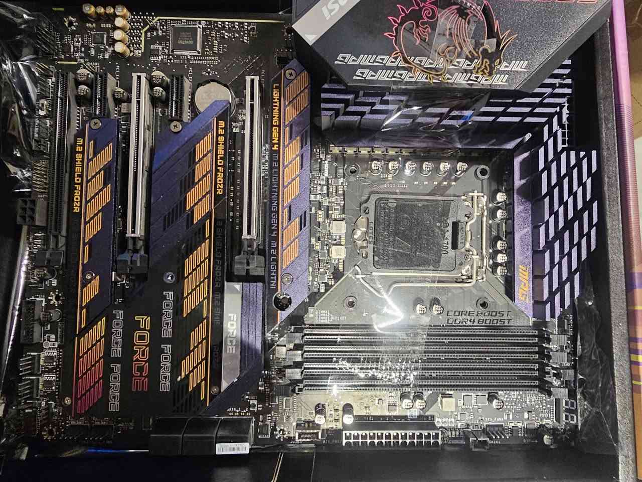 مذر بورد 
Msi
MPG Z590 GAMING FORCE

شغال بدون اي مشكله صارله سنه عندي جديد ونظيف
مكاني بغداد شارع الصناعه تكدر تفحصه براحتك يمي بالشركة

سعره 220 الف
***********
