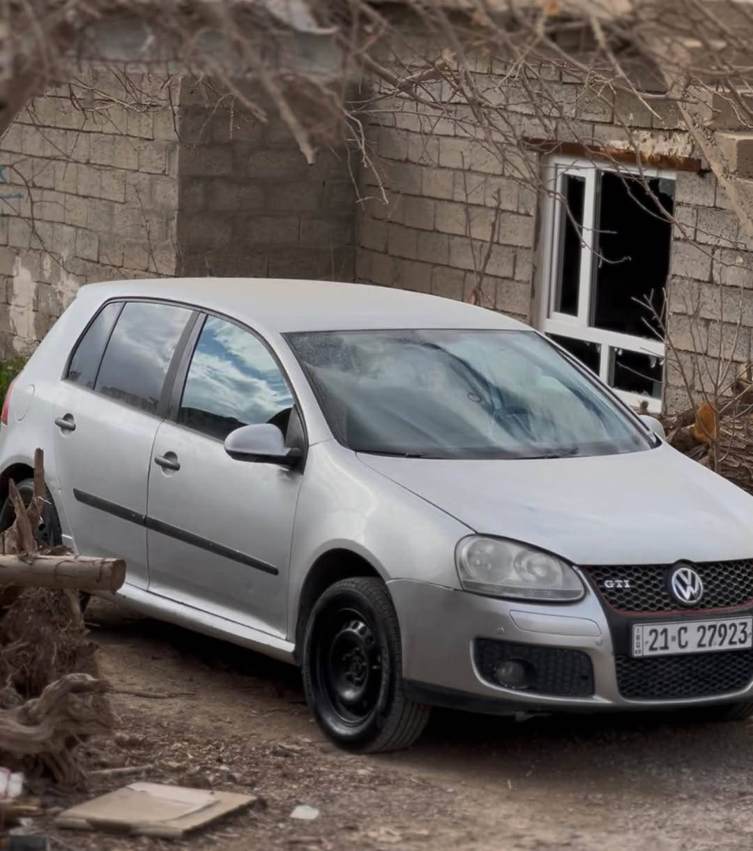 گولف ٢٠٠٧
گير ئوتو ماتيك 
٥بارجه بوياخ 
بيشو بشتى هيجى نيه سه قفى هيجى نيه 
مه كينه ى ٣مانگ گوراوه ئه وروبى لوك 
ته بريد  سارد و گه رم 
سعرى ٥٨ و مجال له جم جمالم
*********** شمشمل, السليمانية
