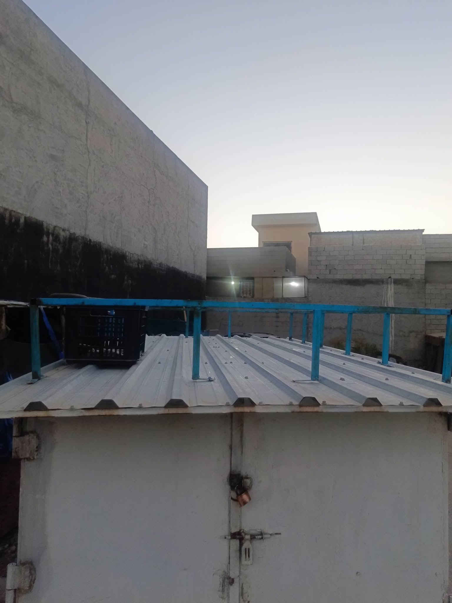 جنج قاصه 4بيبان تفصال حلو ومرتب مال حاجه الف او كماليات ويرهم كلشي فصلته 700واريده 350وبيه مجال ***********
