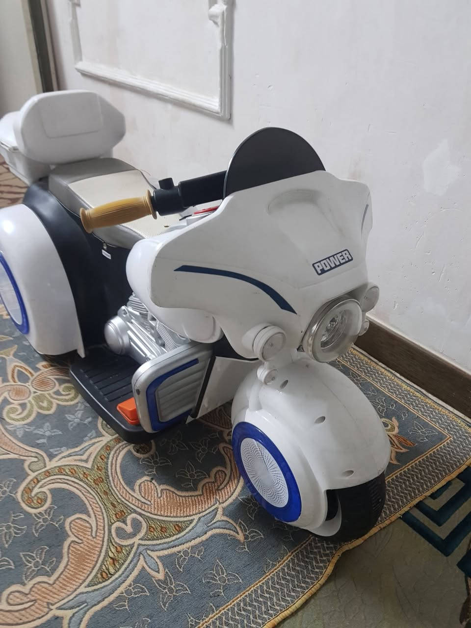 دراجه اطفال مرور 
بطاريه ١٢ فولت جديده 
كله شغاله عده الموسيقى 
ب٨٥الف
***********
