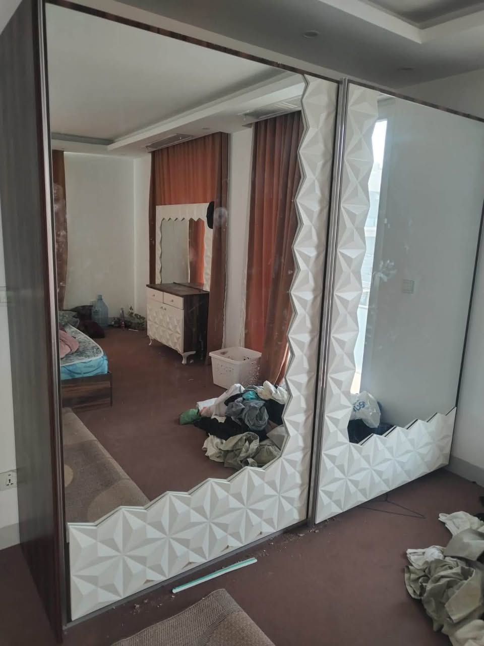 غرفة اخشاب نفرين كلش نضيفه للبيع بسعر 425 
للستفسار *********** 
عنوانه 📍سليمانيه بكرجو شارع عوال مقابيل حديقة كوستجم او مدرسة شنيار للبنات ((معرض حذيفه)) 
يوجد توصيل + فتح وشد غرف نوم

