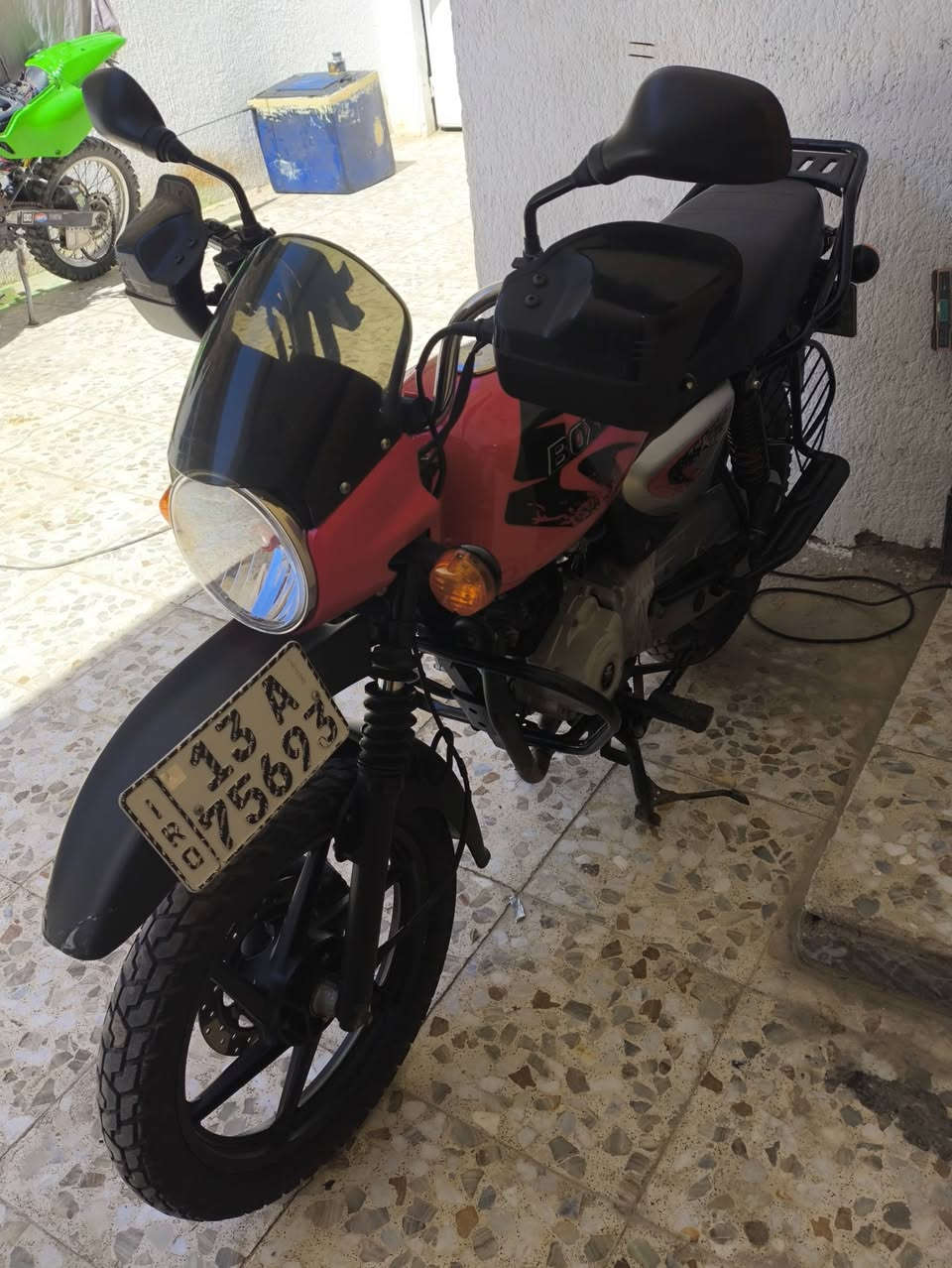 سلام عليكم بوكسر جبلي موديل2023
سعره2300 بيه مجال قليل لدراجه ما مفتوحه ونضيفه وناعمه لاتدخن لاتنقص رقم وسنويه عماره راعيه موجود بمغربه 
الدراجه طايح عل محرك من جهه الكلجات بانزين ومصوفره جهه الكلجات ابيع بدون صندوك ***********
