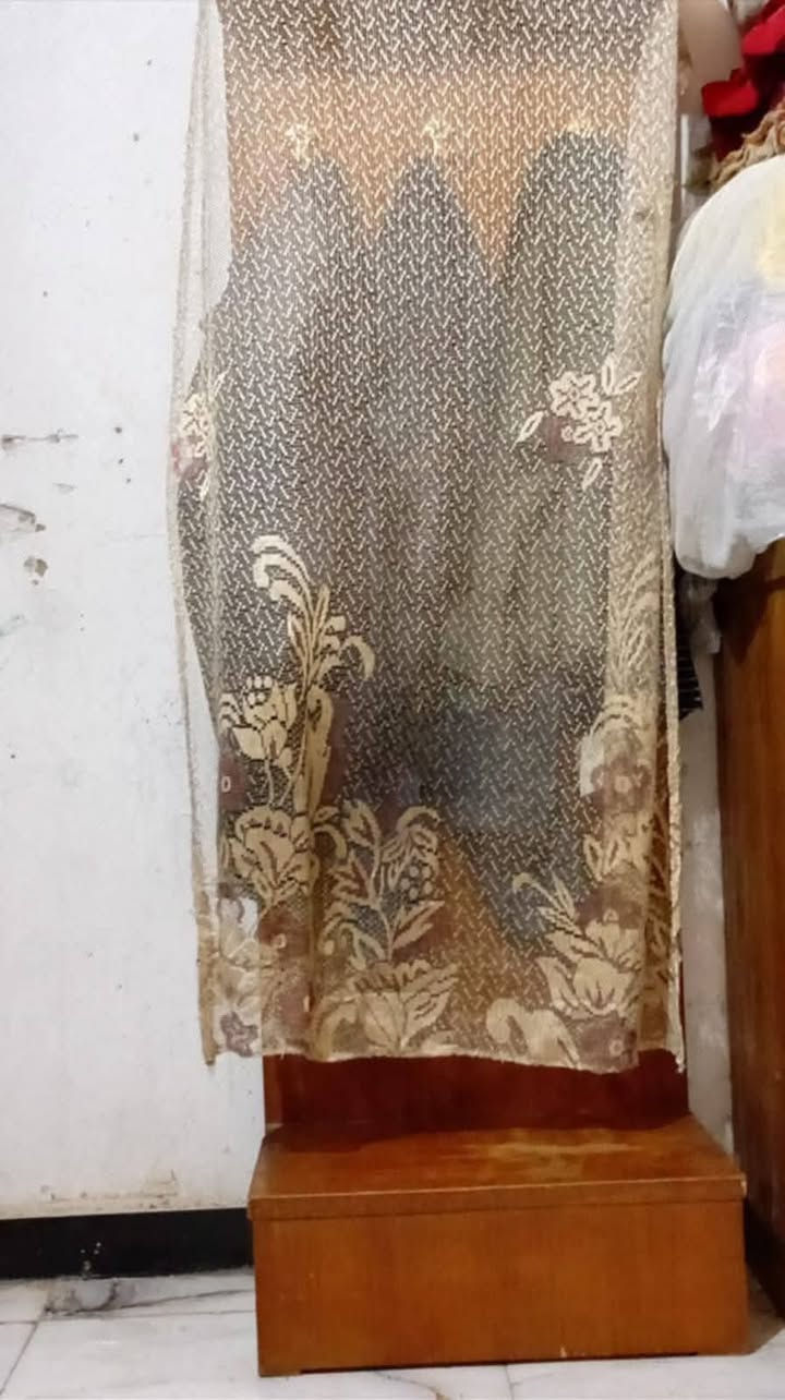 غرفه اخشاب مع بوفيه
ااسعر 400
بيهه مجال قليل
***********
